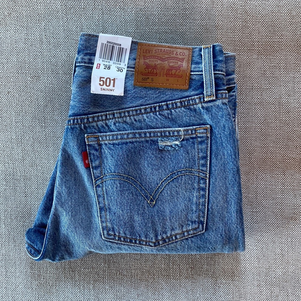 NWT! Levi’s High Rise Button Fly Denim